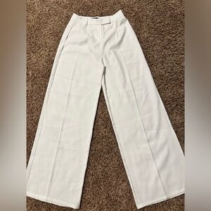 Pretty Little Thing Women’s White Wide Leg Dress Pants sz 6